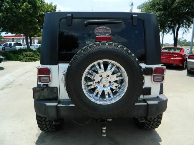 Jeep Wrangler Unlimited 2010 photo 2