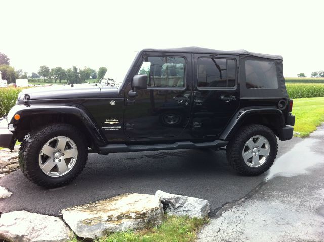 Jeep Wrangler Unlimited 1500 Extended Cargo Clean SUV