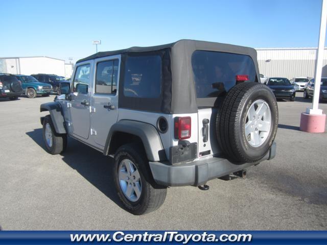 Jeep Wrangler Unlimited 2010 photo 3