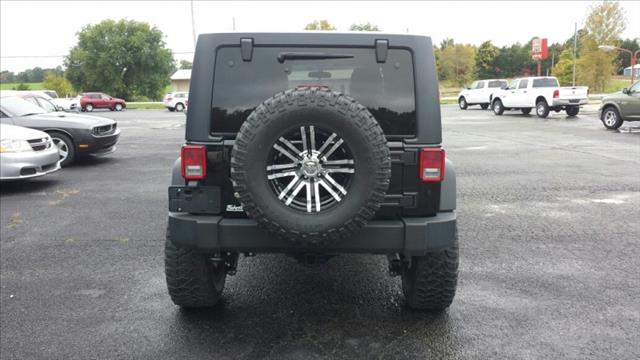 Jeep Wrangler Unlimited 2011 photo 2