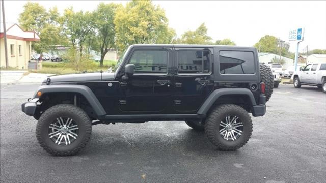 Jeep Wrangler Unlimited 2011 photo 2