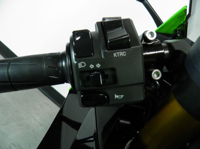 Kawasaki Ninja zx-6R 2013 photo 8