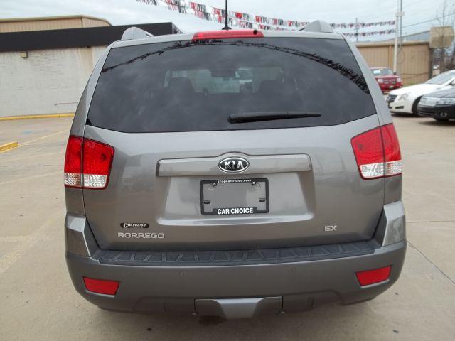 Kia Borrego 2009 photo 3