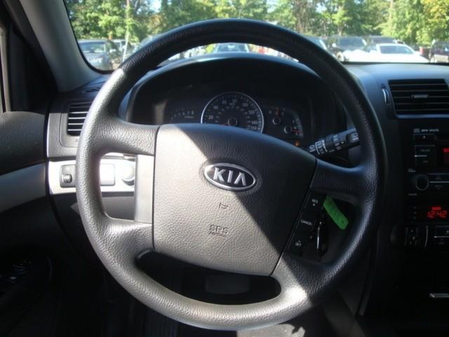 Kia Borrego 2009 photo 4