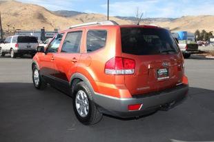 Kia Borrego 2009 photo 1