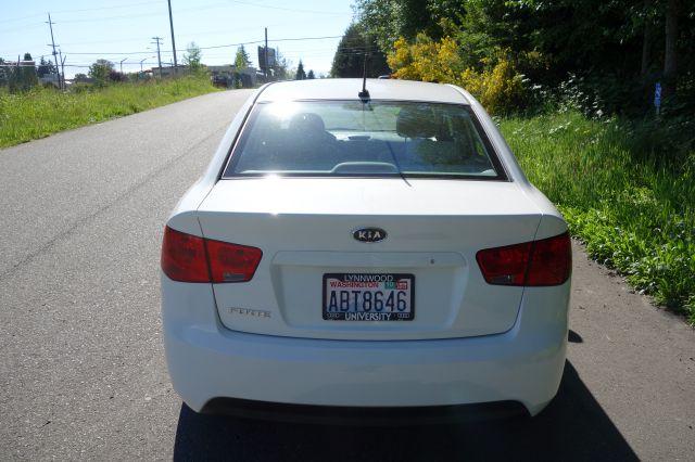 Kia Forte 2010 photo 1