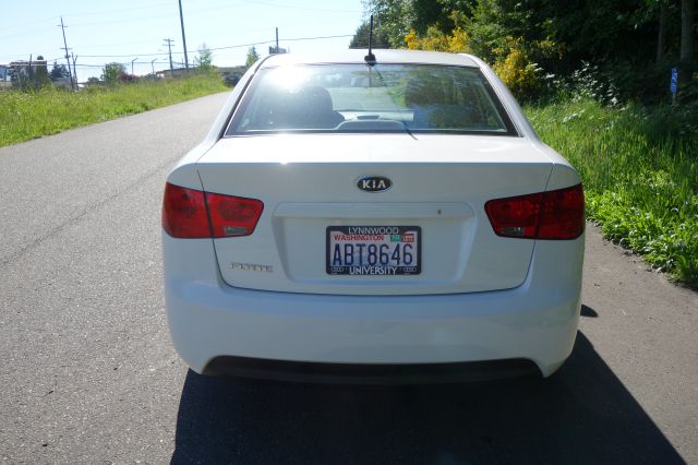 Kia Forte 2010 photo 4