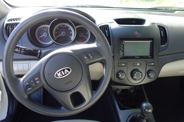 Kia Forte 2010 photo 6