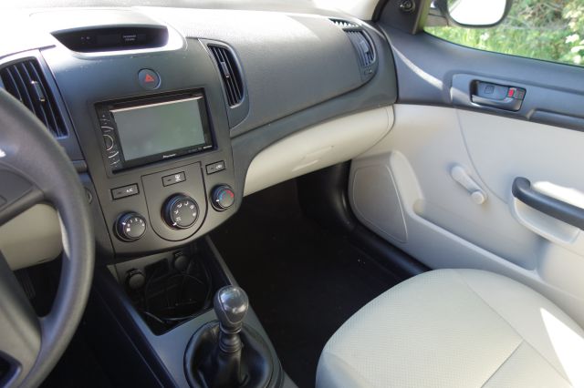 Kia Forte 2010 photo 8