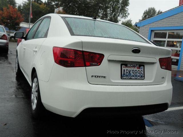 Kia Forte ZQ8 LS Sedan