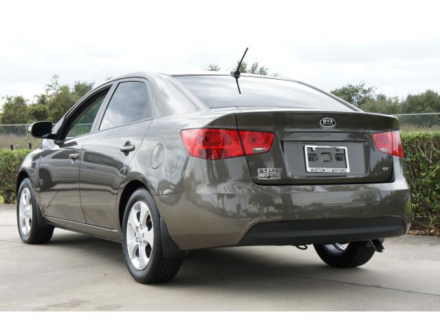 Kia Forte 2010 photo 2