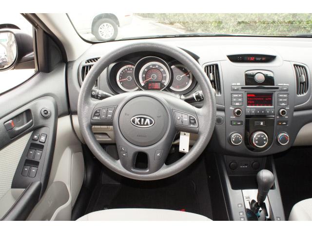 Kia Forte 2010 photo 5