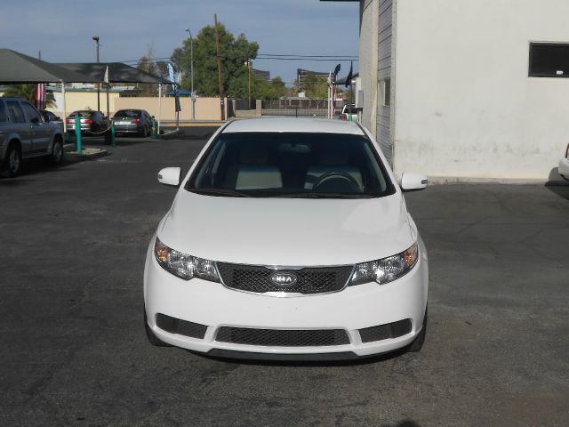 Kia Forte 2010 photo 8