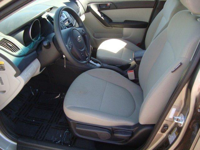 Kia Forte 2010 photo 2