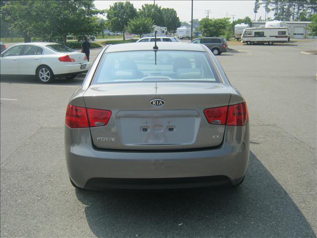 Kia Forte 2010 photo 1