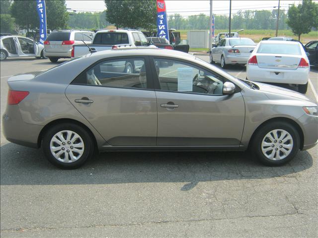 Kia Forte 2010 photo 2