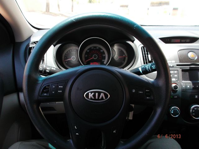 Kia Forte 2010 photo 11