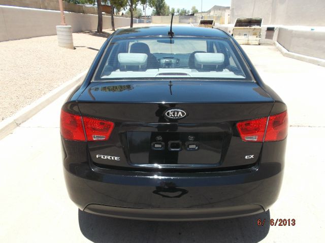 Kia Forte 2010 photo 4