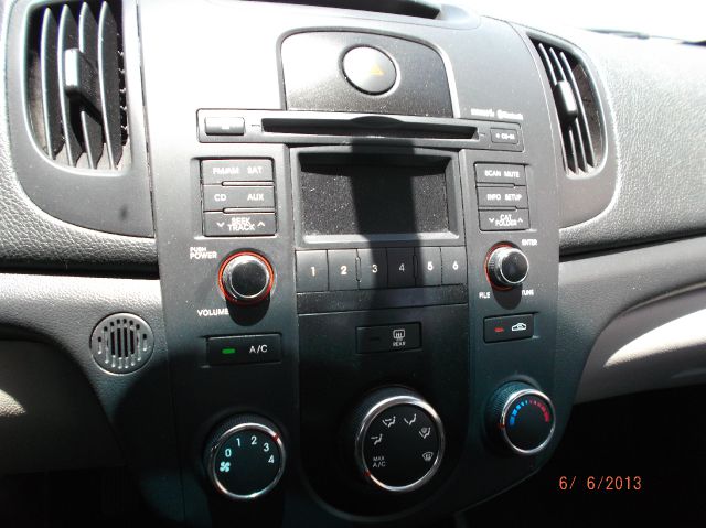 Kia Forte 2010 photo 6