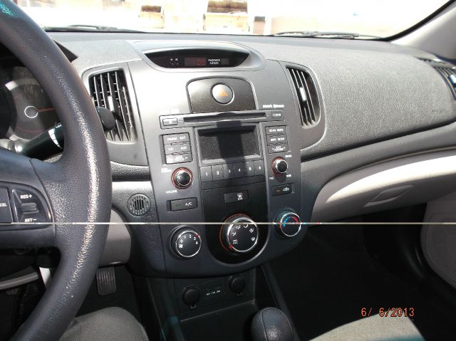 Kia Forte 2010 photo 8