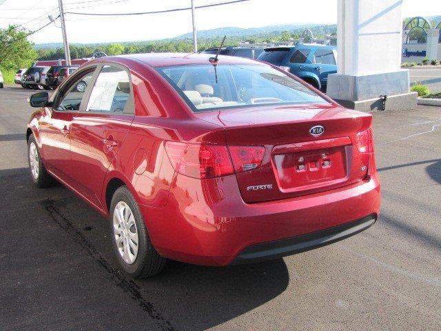 Kia Forte 2010 photo 2