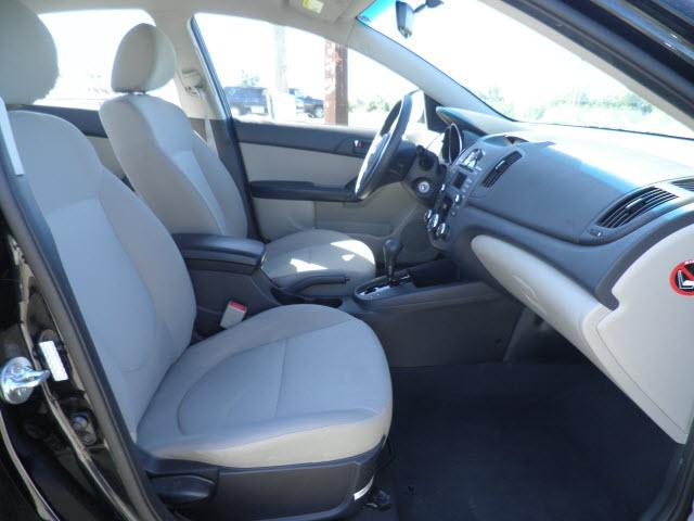 Kia Forte 2010 photo 2