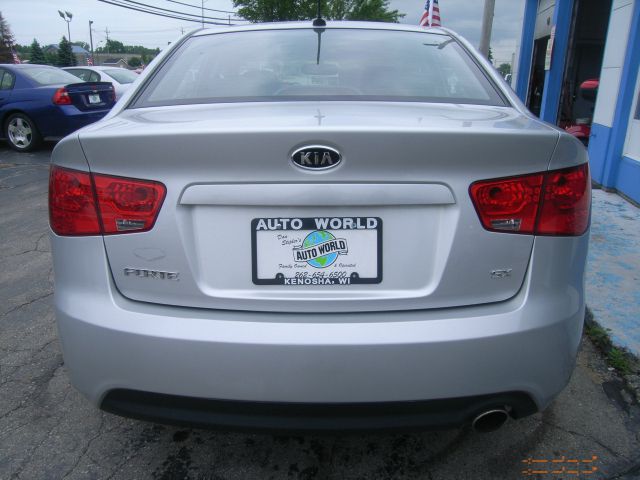 Kia Forte 2010 photo 4