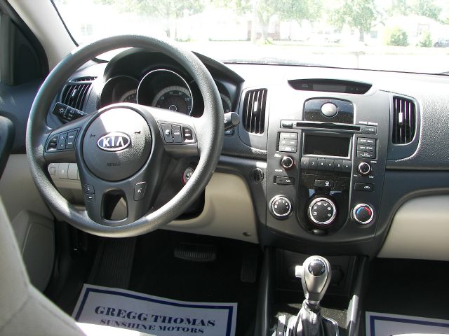 Kia Forte 2011 photo 1