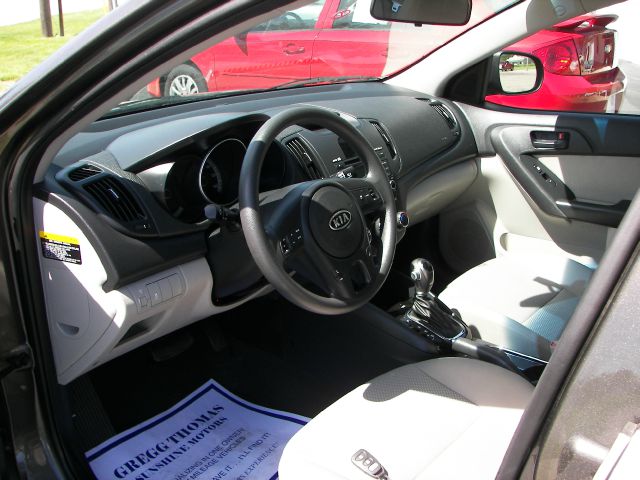 Kia Forte 2011 photo 6