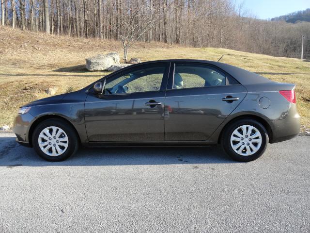 Kia Forte 2011 photo 2