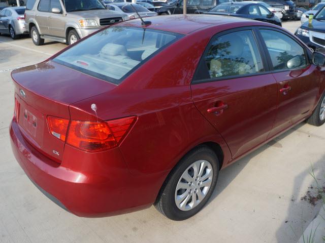 Kia Forte 2012 photo 2