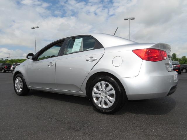 Kia Forte 2012 photo 2