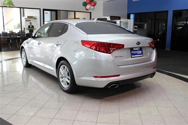 Kia Optima 2011 photo 2