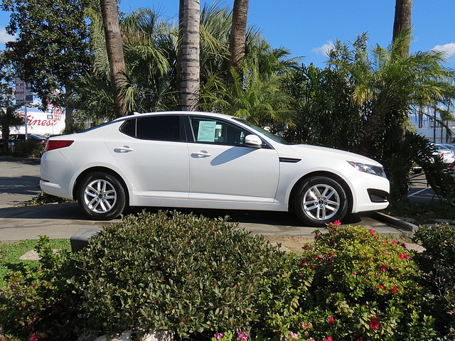 Kia Optima 2011 photo 1