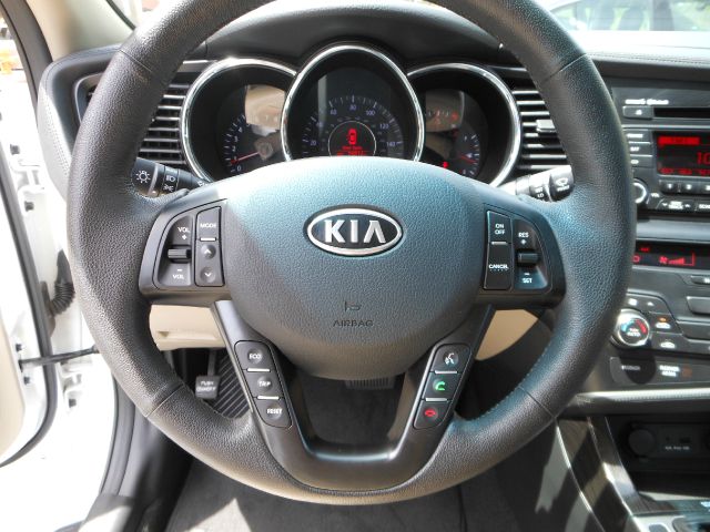 Kia Optima 2011 photo 30