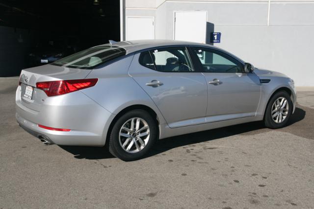 Kia Optima 2011 photo 2