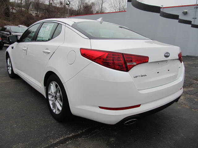 Kia Optima 2011 photo 1