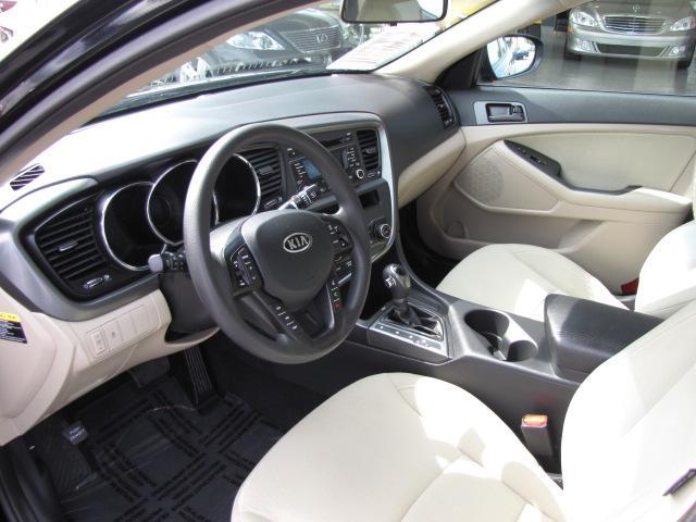 Kia Optima 2012 photo 22