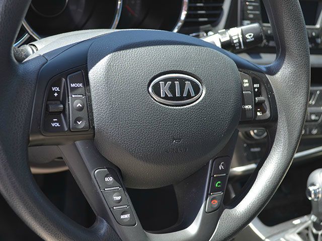 Kia Optima 2012 photo 2