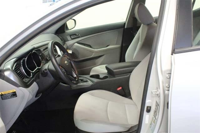 Kia Optima 2012 photo 24