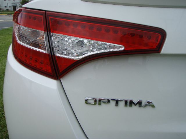 Kia Optima 2012 photo 13