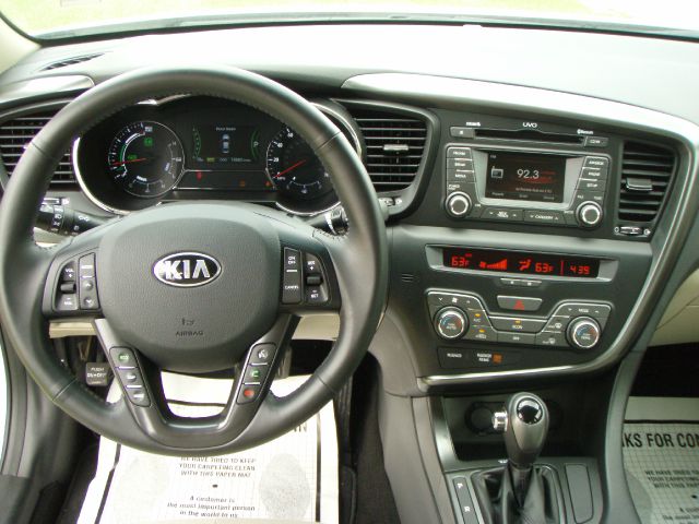 Kia Optima 2012 photo 18