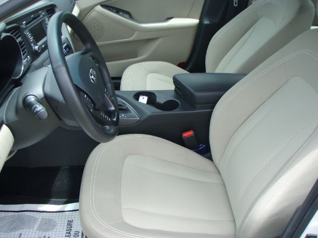 Kia Optima 2012 photo 21