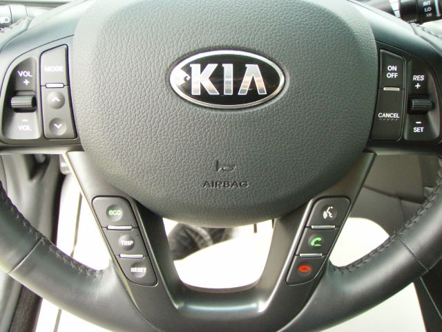 Kia Optima 2012 photo 22