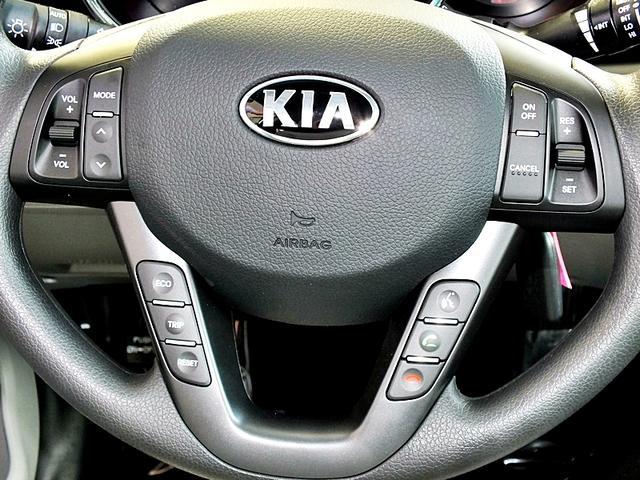 Kia Optima 2013 photo 24