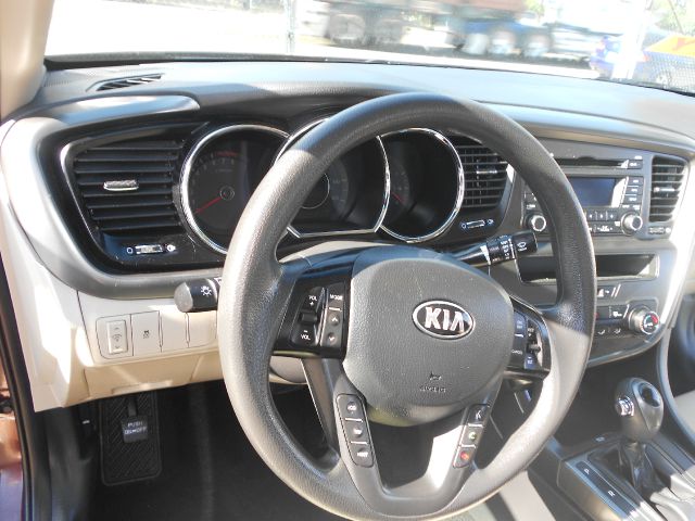 Kia Optima 2013 photo 18