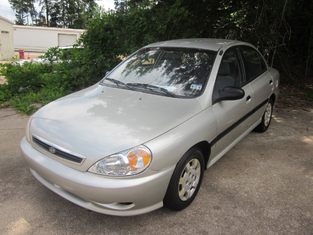 Kia Rio 2001 photo 2