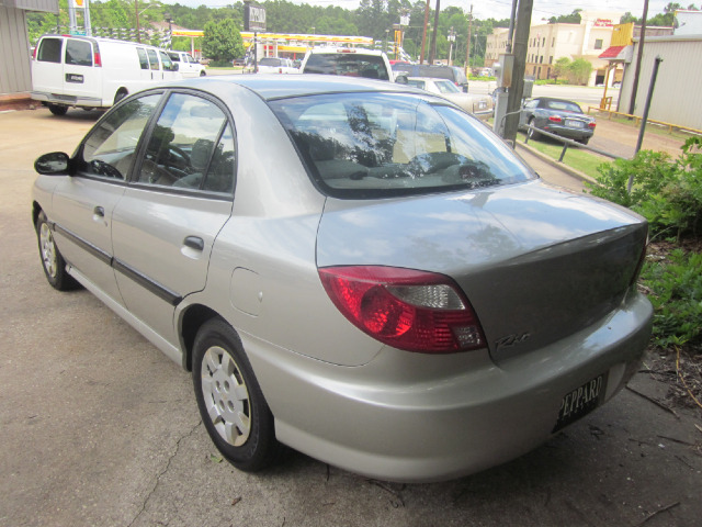 Kia Rio 2001 photo 6