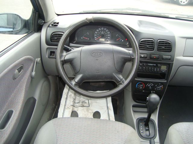 Kia Rio 2001 photo 17