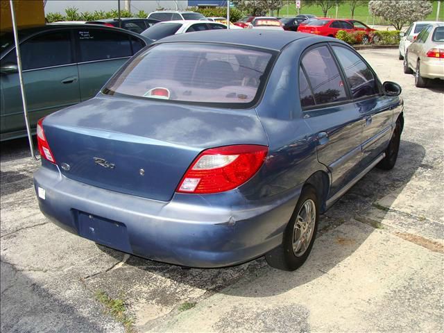 Kia Rio 2001 photo 2